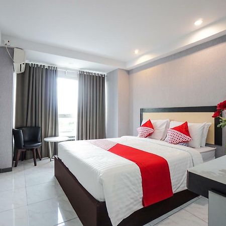 Oyo 1318 Hotel Prince Boulevard Manado Exterior foto