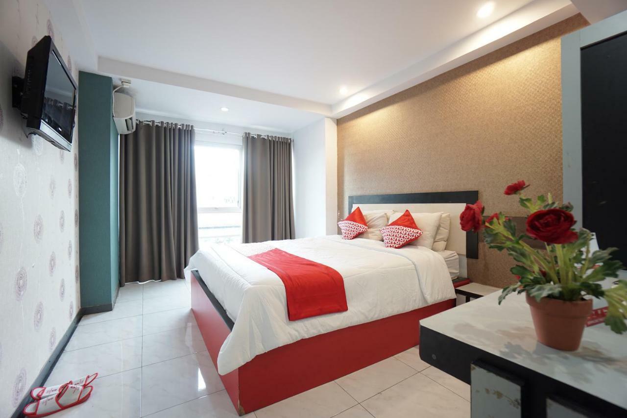 Oyo 1318 Hotel Prince Boulevard Manado Exterior foto