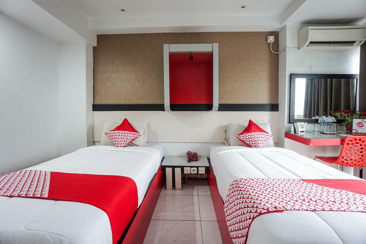 Oyo 1318 Hotel Prince Boulevard Manado Exterior foto