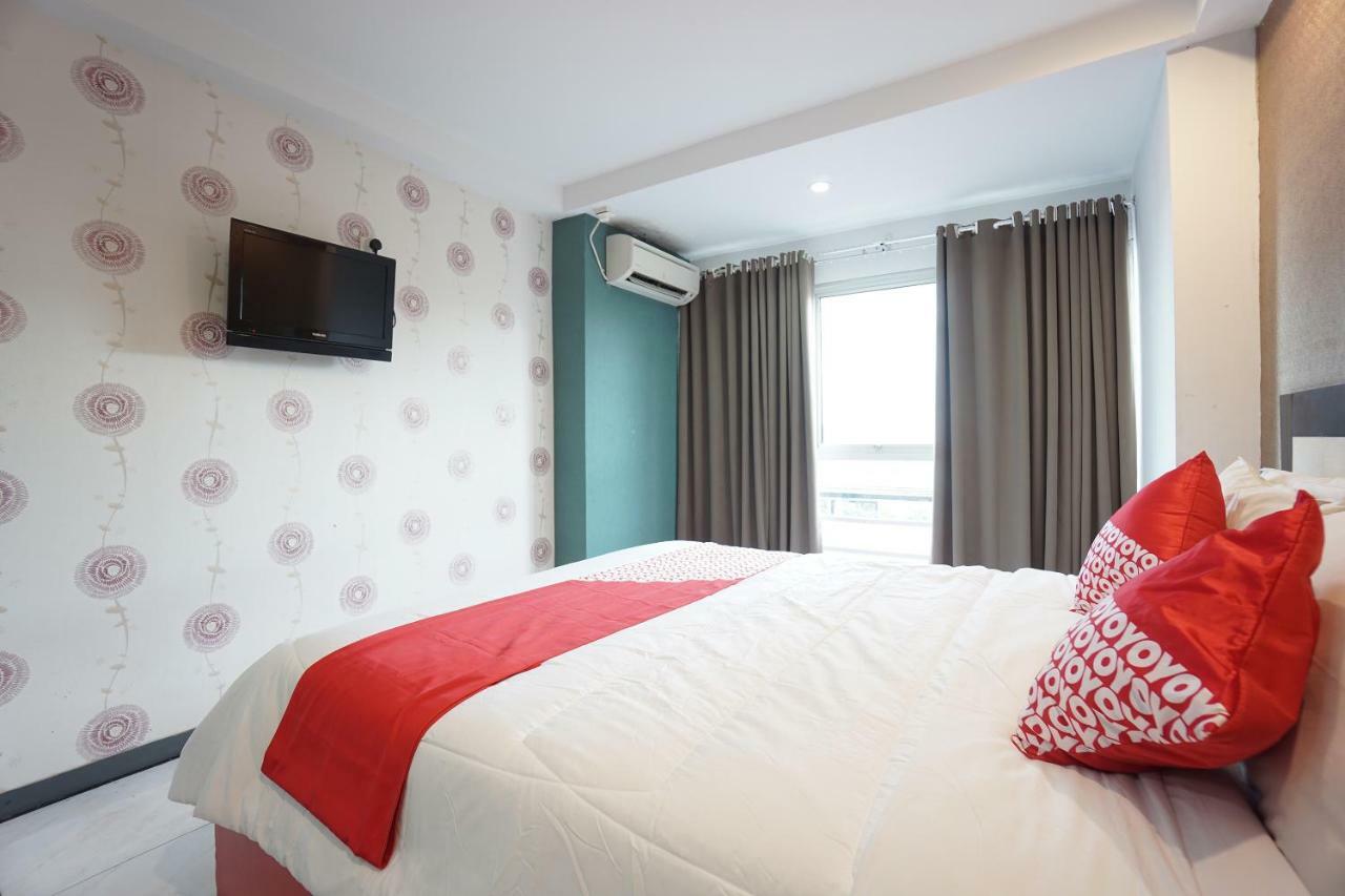 Oyo 1318 Hotel Prince Boulevard Manado Exterior foto