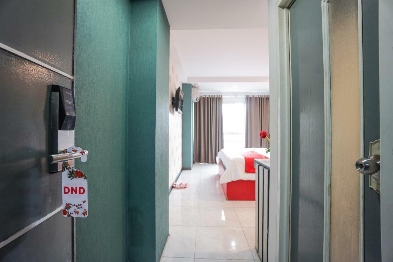 Oyo 1318 Hotel Prince Boulevard Manado Exterior foto